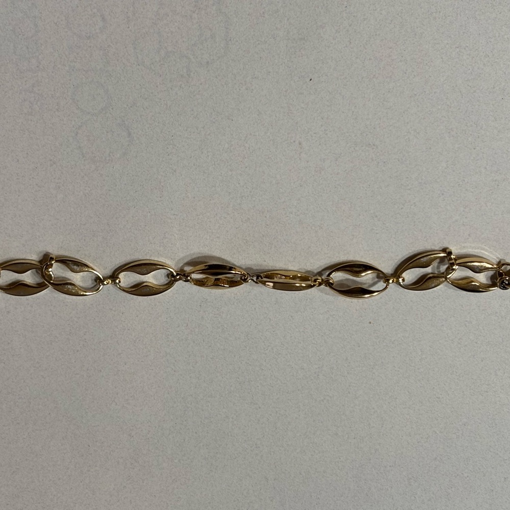 Elegant Gold Link Bracelet